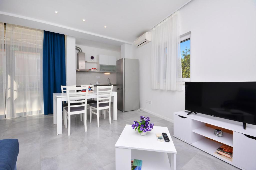 Seas The Day Apartments photo 3