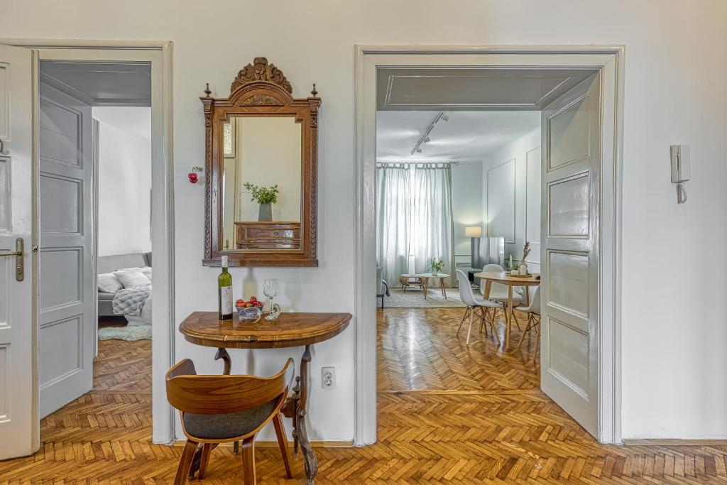 Spacious Apartment In Heart Of Zagreb - Happy Rentals photo 3