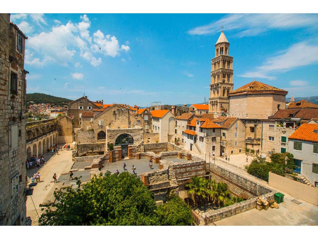Palace Tower View — photo 1