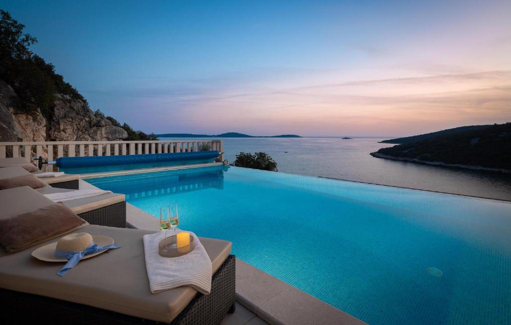 Gorgeous Home In Vinisce With Wifi — photo 1
