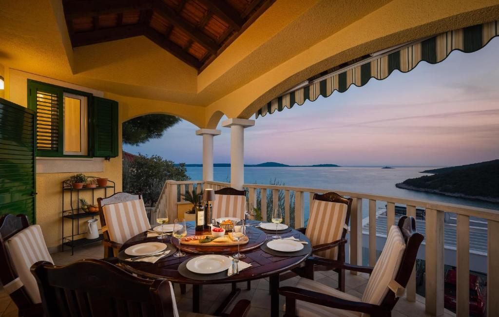 Gorgeous Home In Vinisce With Wifi photo 2