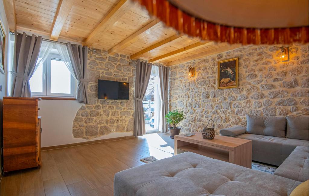 Awesome Home In Imotski photo 3