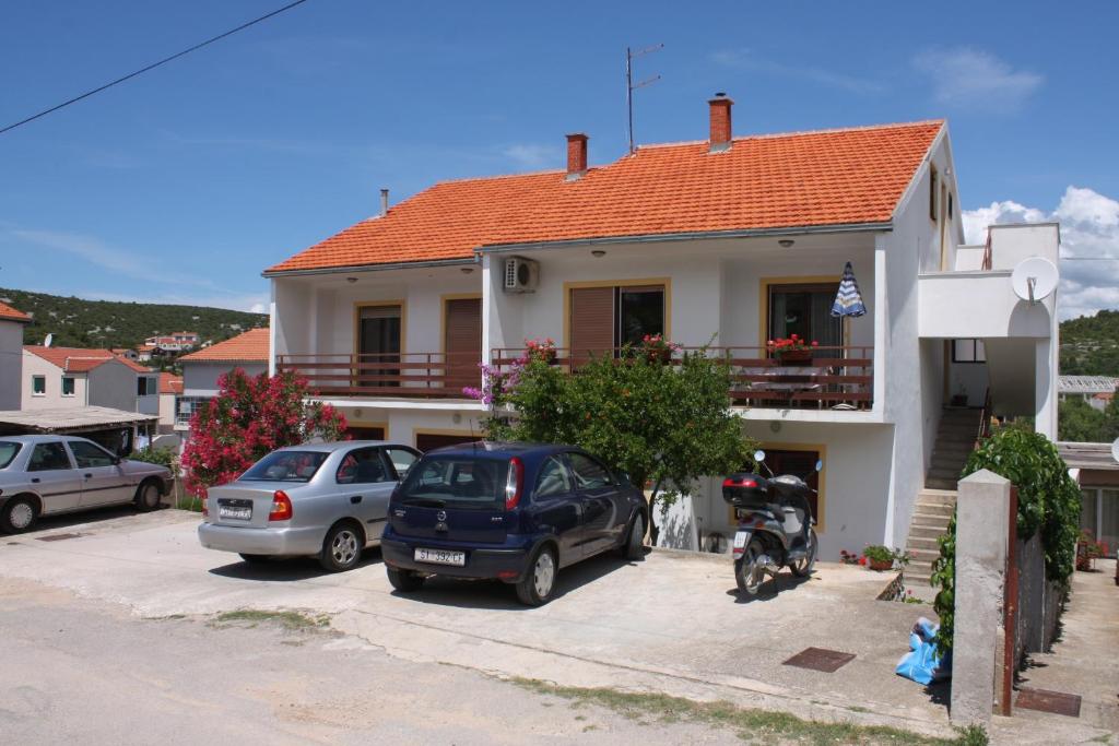 Apartments by the sea Tisno — photo 1