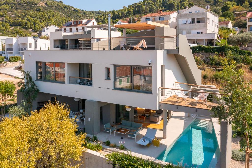 Seaview and Pool House Manu photo 3