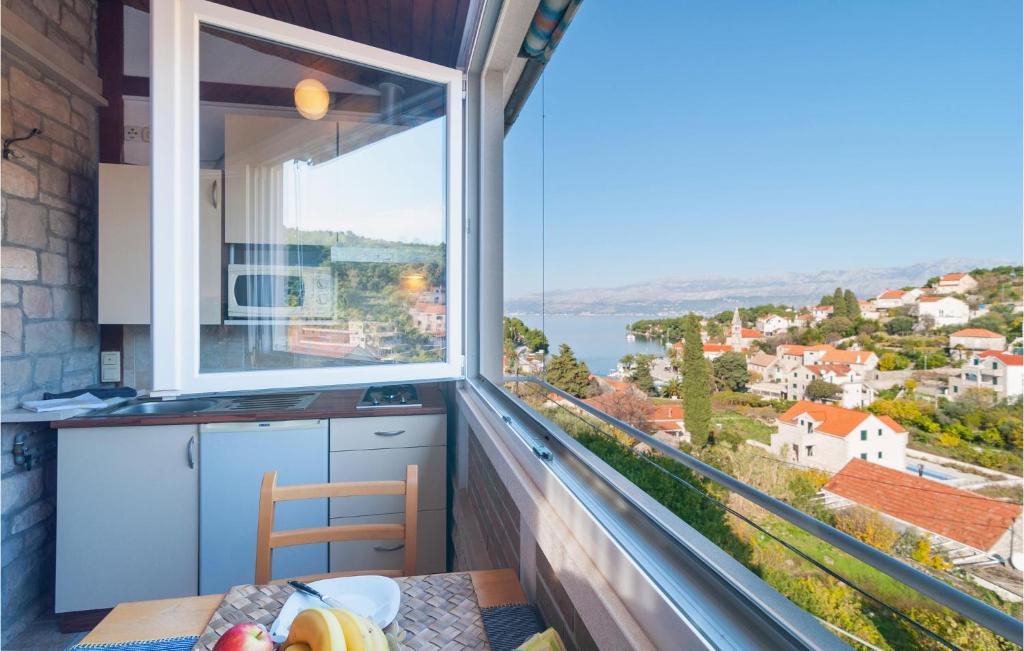 1 Bedroom Cozy Apartment In Splitska photo 2