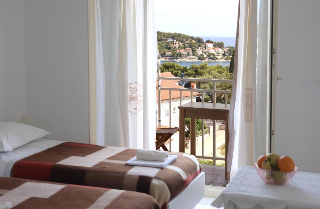 Apartments with a parking space Hvar - 5687 photo 2