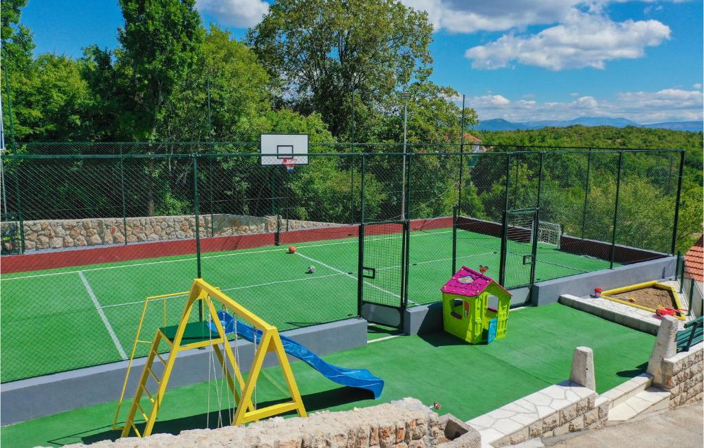 Four-Bedroom Holiday Home In Lokvicici photo 2