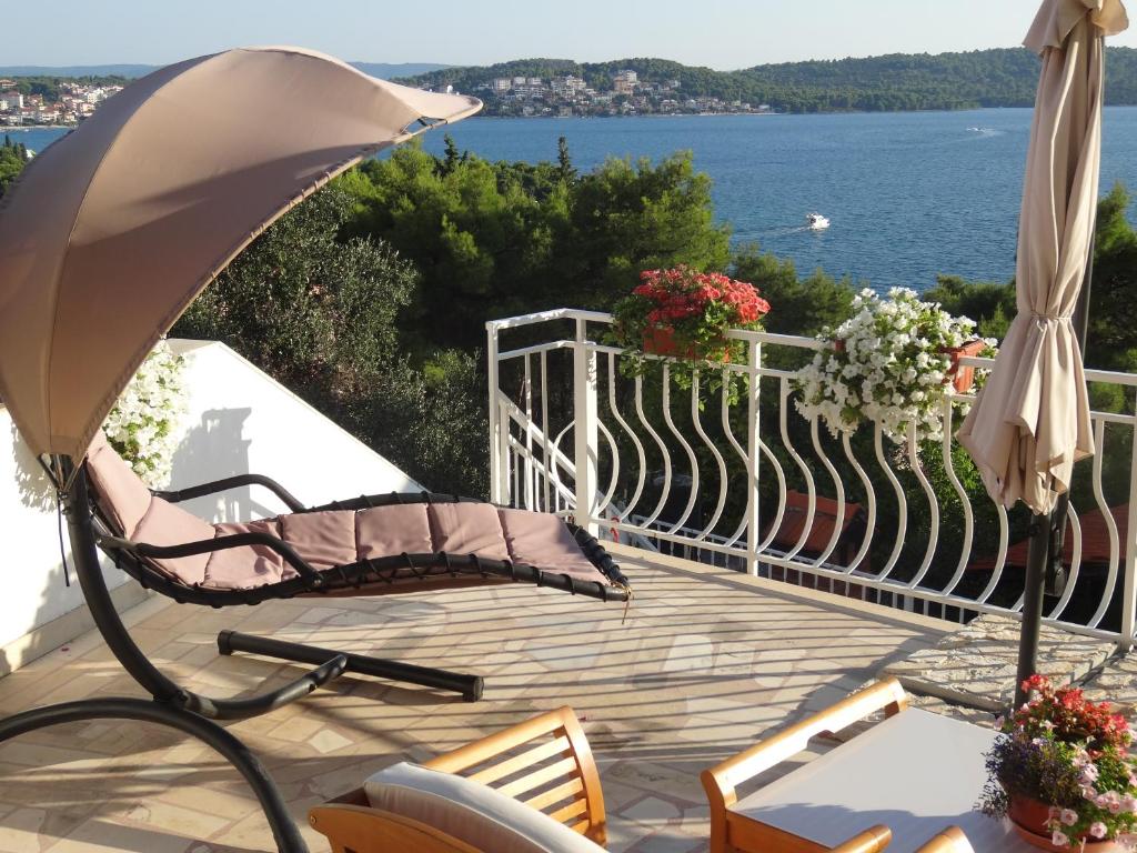 Trogir Yellow House — photo 1