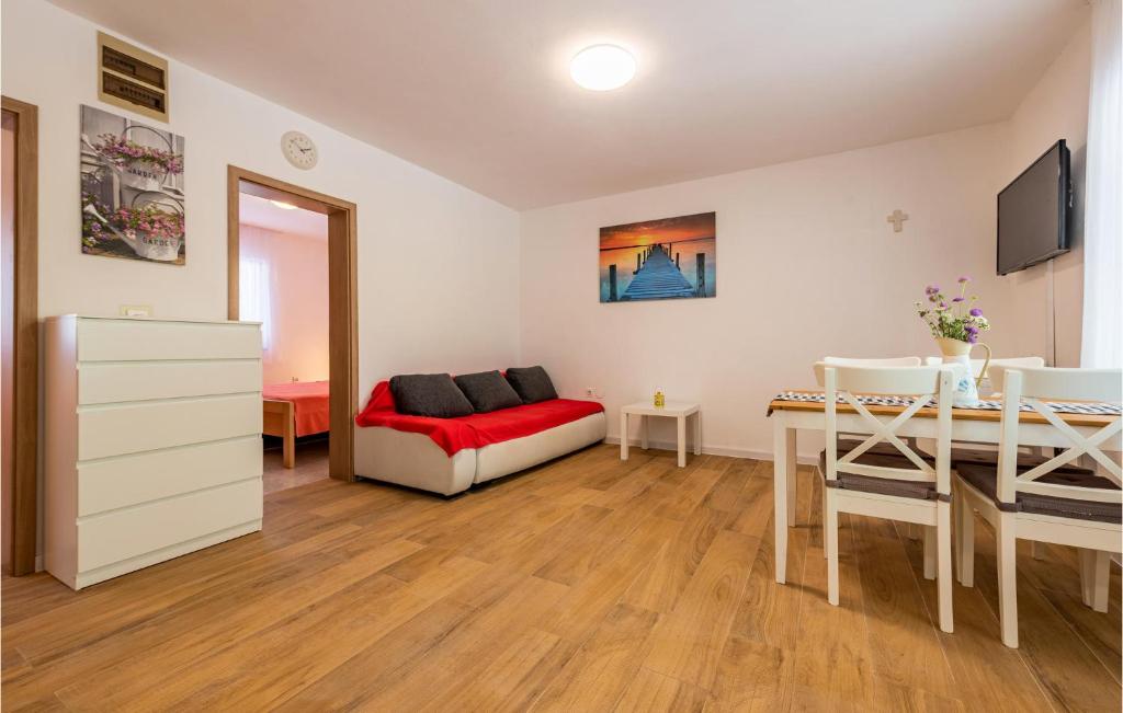 Two-Bedroom Apartment In Vir photo 3
