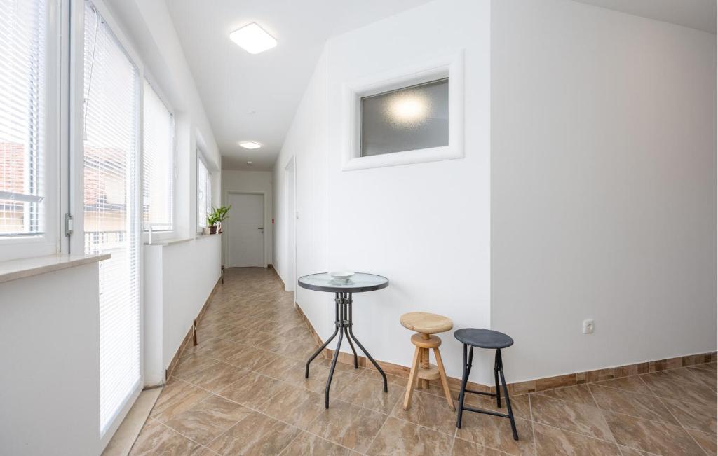 1 Bedroom Beautiful Apartment In Imotski photo 2