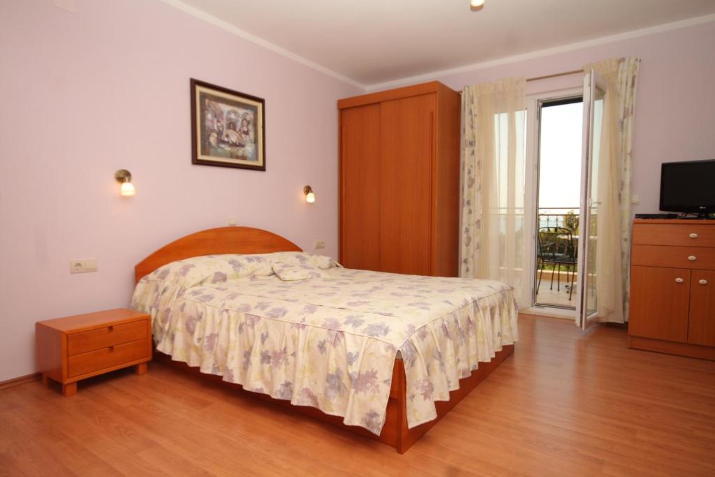 Apartments with a parking space Mlini photo 2