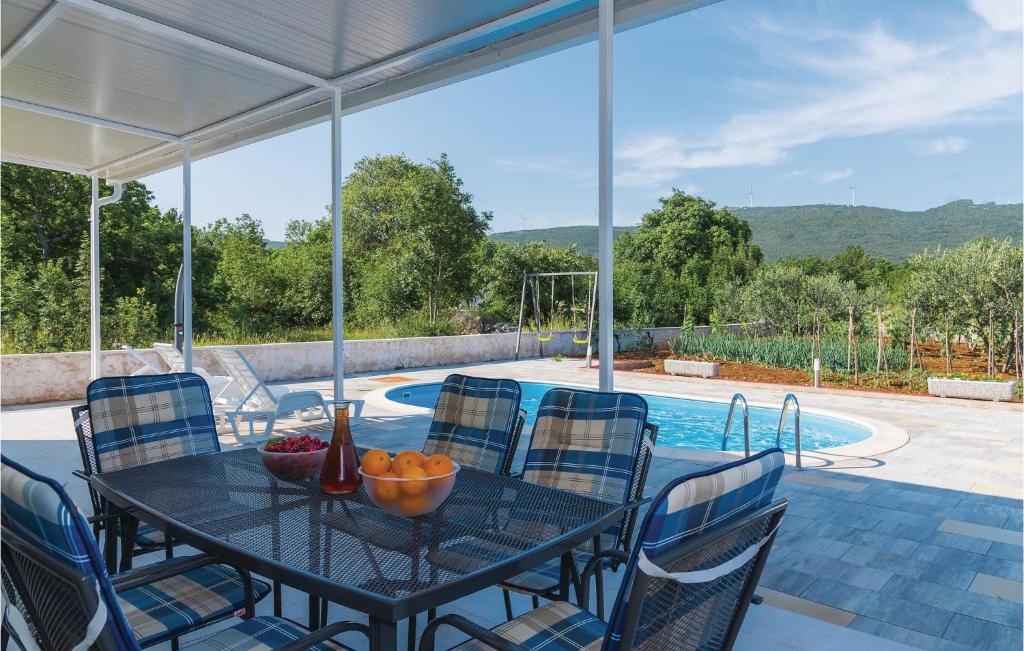 Three-Bedroom Holiday Home In Rozovac photo 3