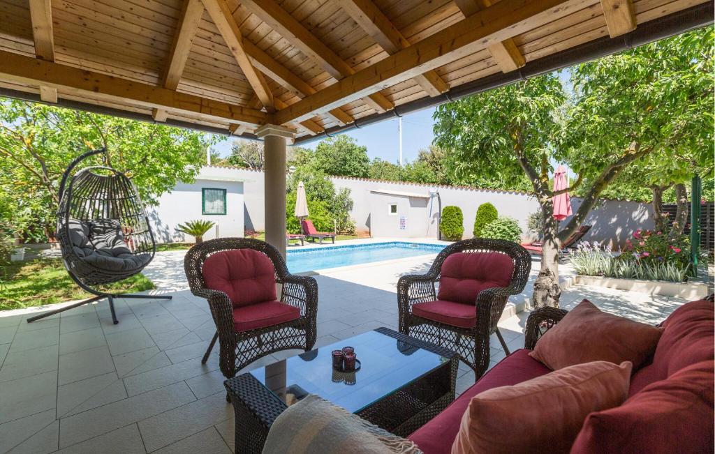 2 Bedroom Beautiful Home In Pula photo 2