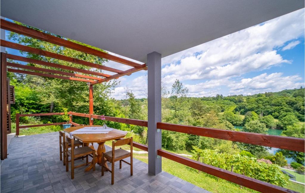 Beautiful Home In Duga Resa With Wifi — photo 1