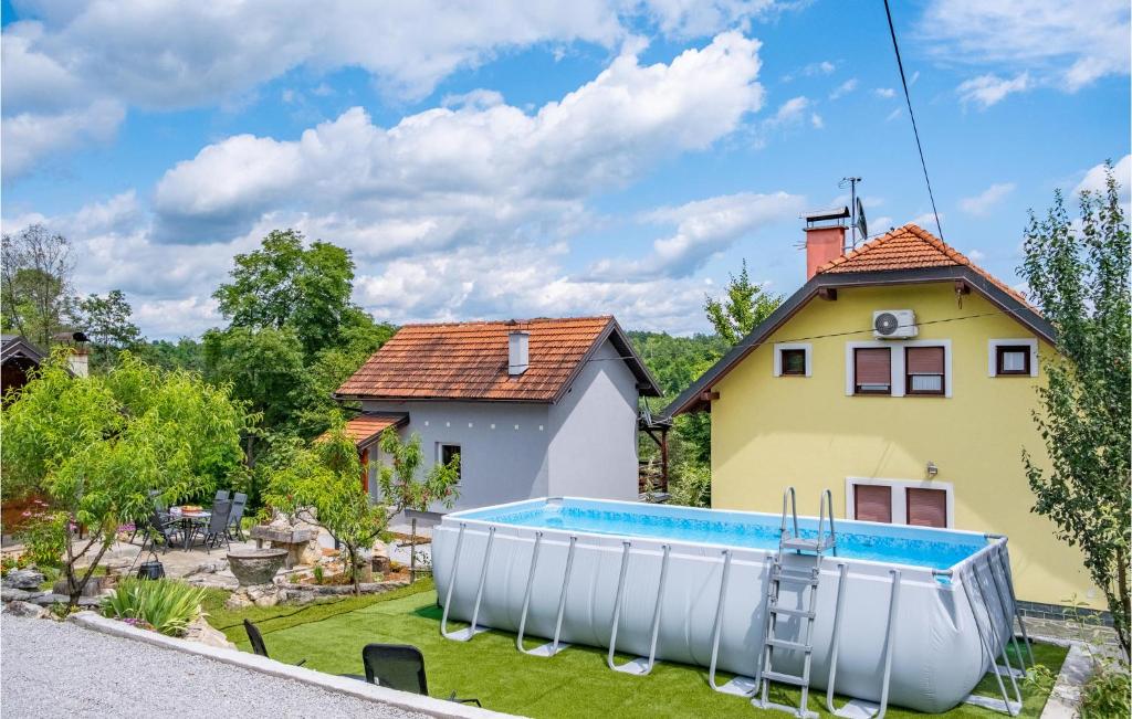Beautiful Home In Duga Resa With Wifi photo 3