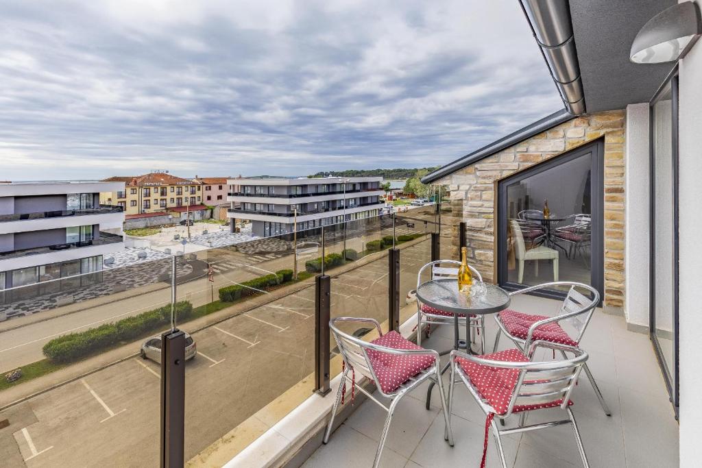 Sea View Bijeca apartments — photo 1