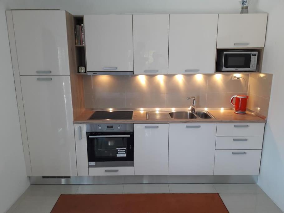 Sunset Apartment photo 3