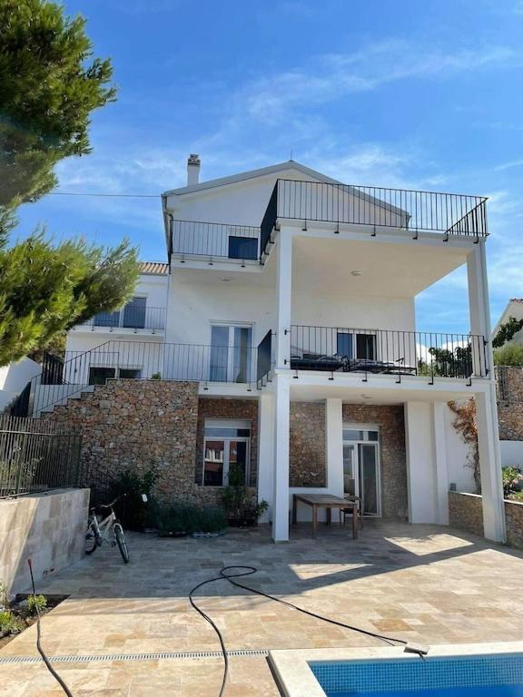 Spacious new villa with pool above the pristine beach - FIRST SEASON PRICING!!! — photo 1