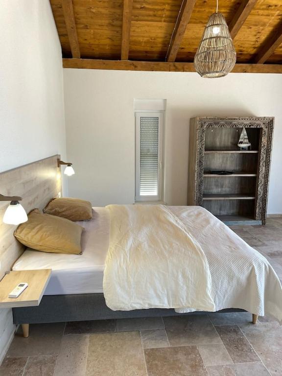 Spacious new villa with pool above the pristine beach - FIRST SEASON PRICING!!! photo 2