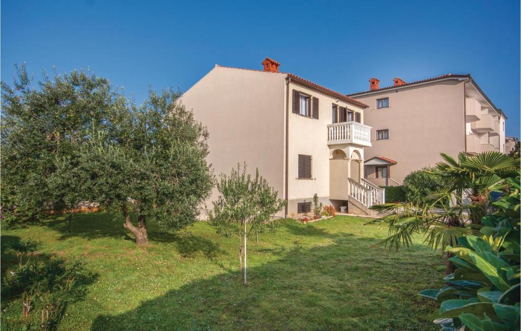 Three-Bedroom Apartment In Peroj — photo 1