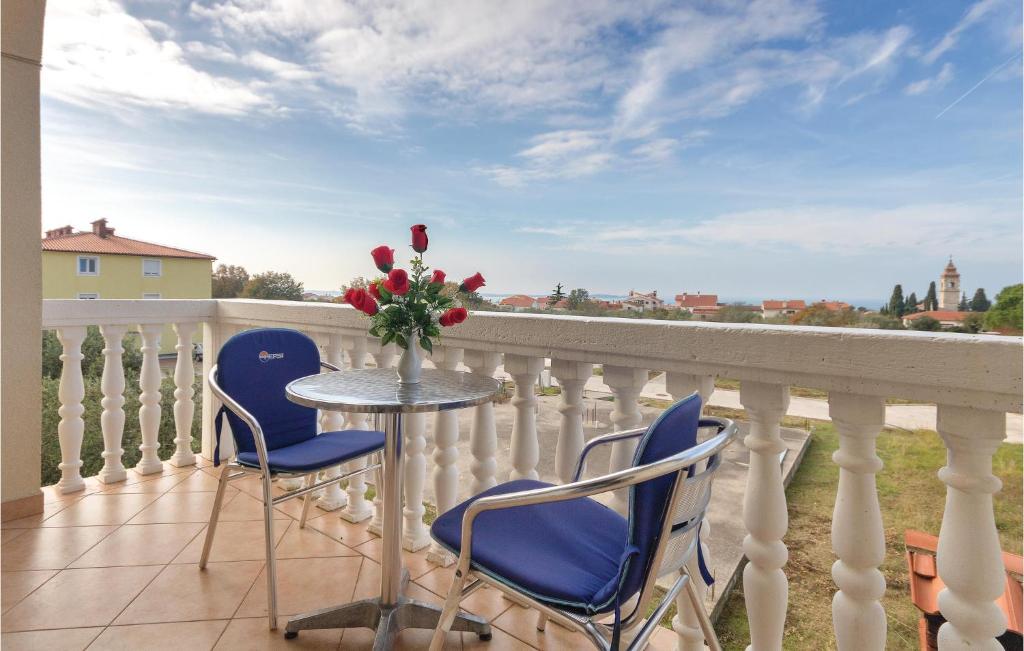 Three-Bedroom Apartment In Peroj photo 2