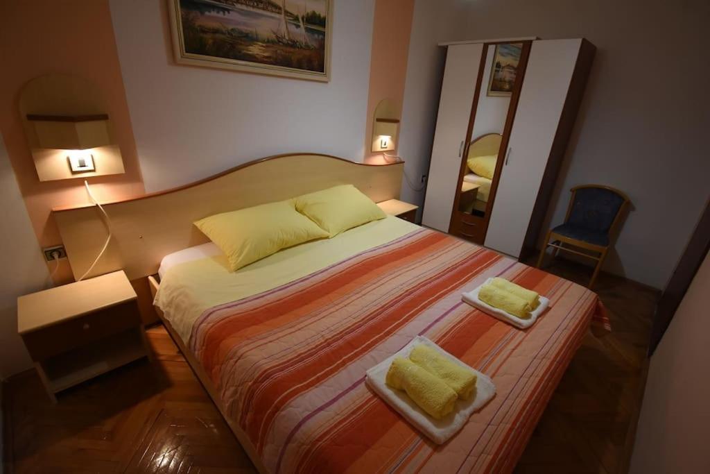 Apartments with a parking space Pula - 15757 photo 2