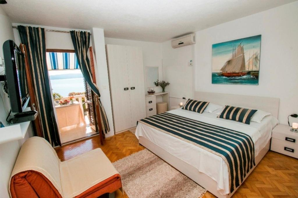 Studio apartment in Pisak with sea view — photo 1
