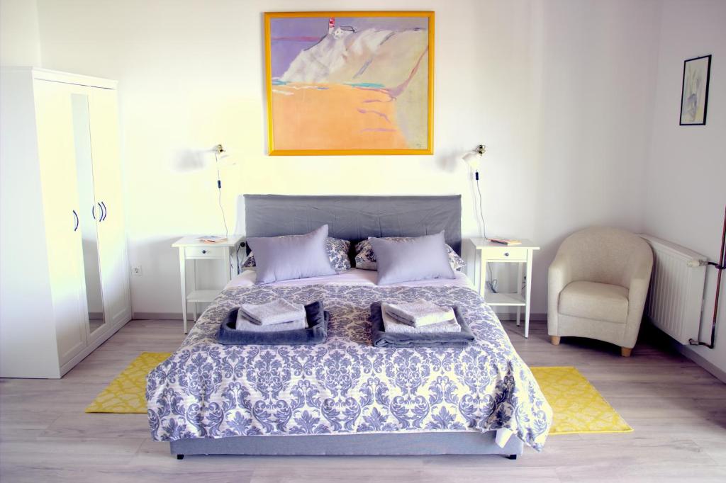 Studio apartment Gray photo 2