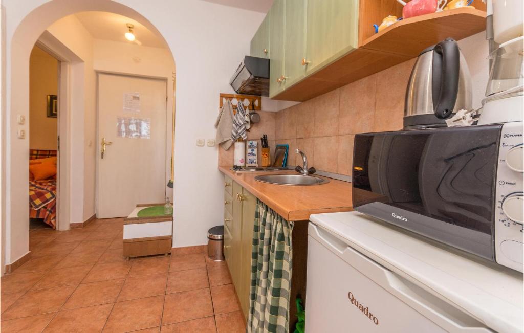 Cozy Apartment In Sukosan With Wifi photo 3