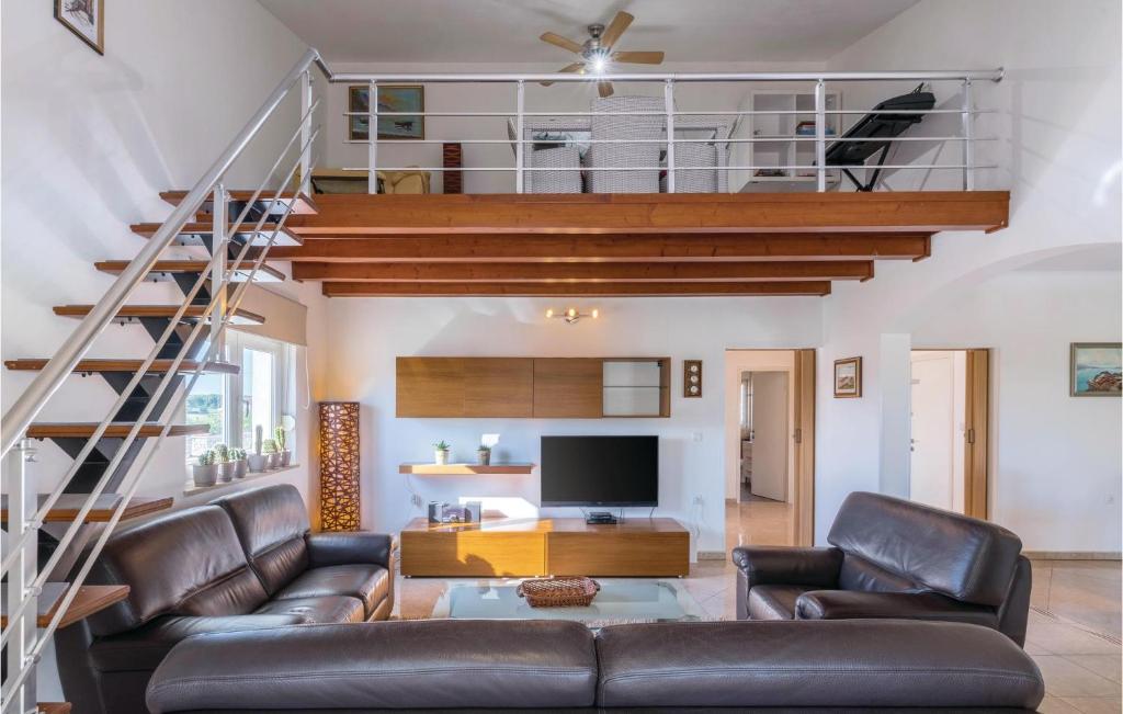 3 Bedroom Nice Apartment In Marcana photo 3