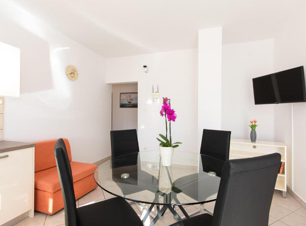 Scenic Elegant Apartments Krk with Balcony and Pool photo 2