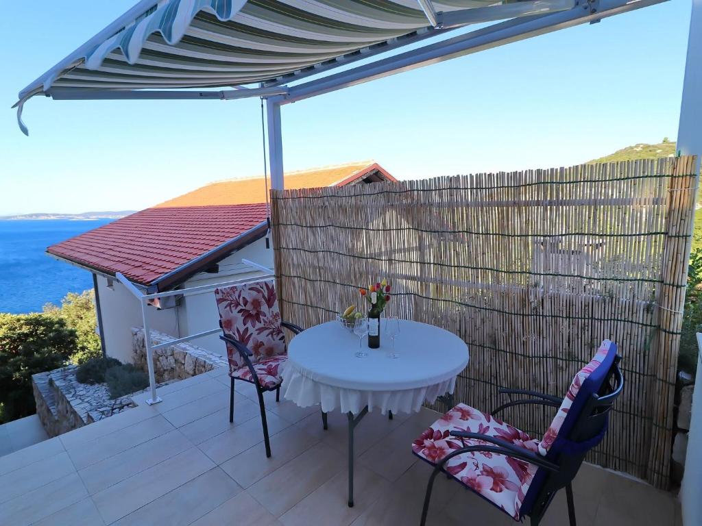Seaside Apartments Hrka - Standard One Bedroom Apartment with Terrace and Sea View 2 — photo 1