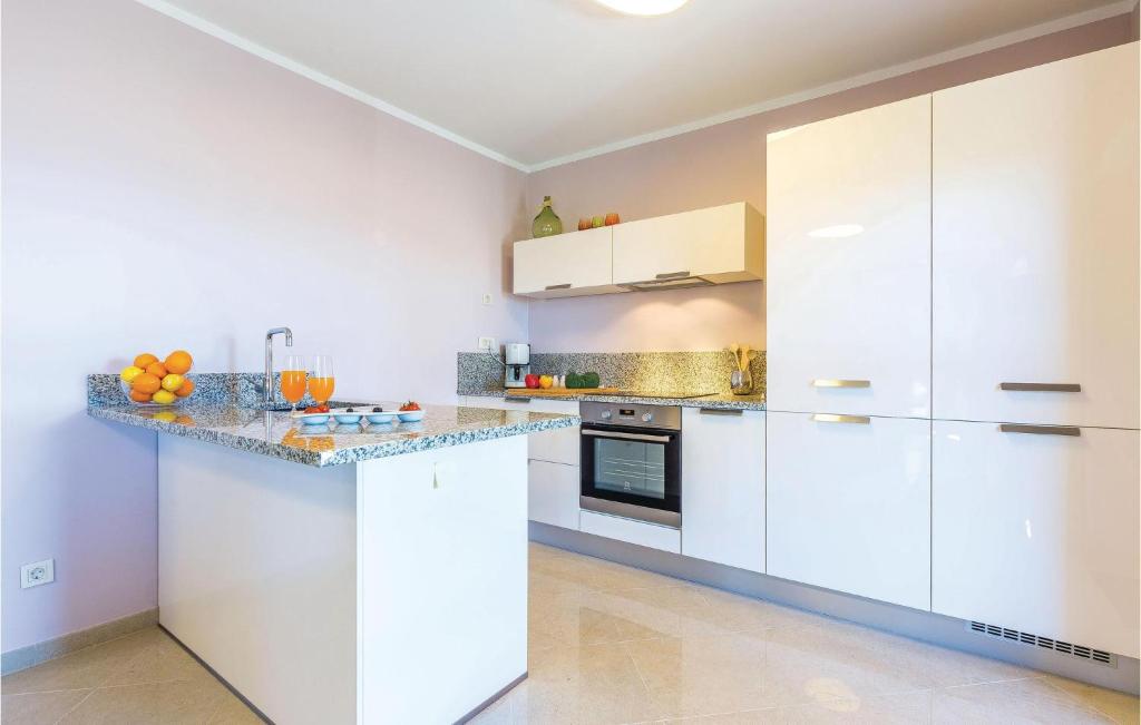 Gorgeous Home In Praputnjak photo 3