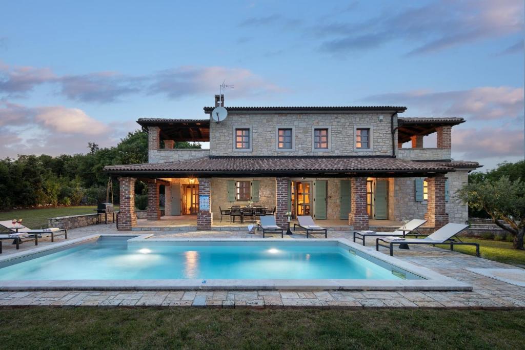 Rustic Villa Calluna with a pool in Istria — photo 1