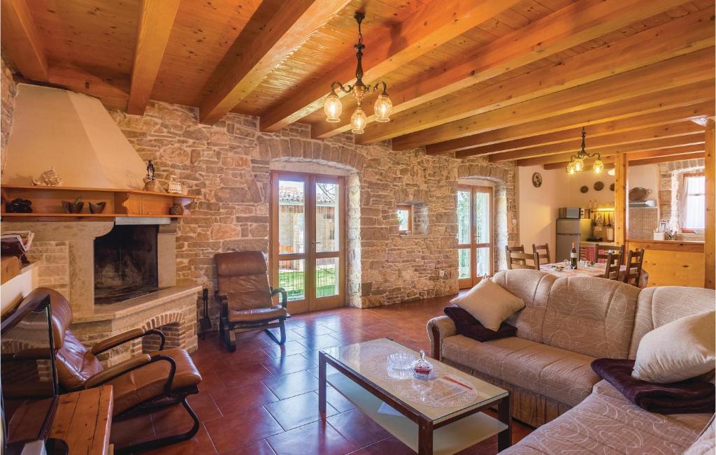 Three-Bedroom Holiday Home In Regulici photo 3