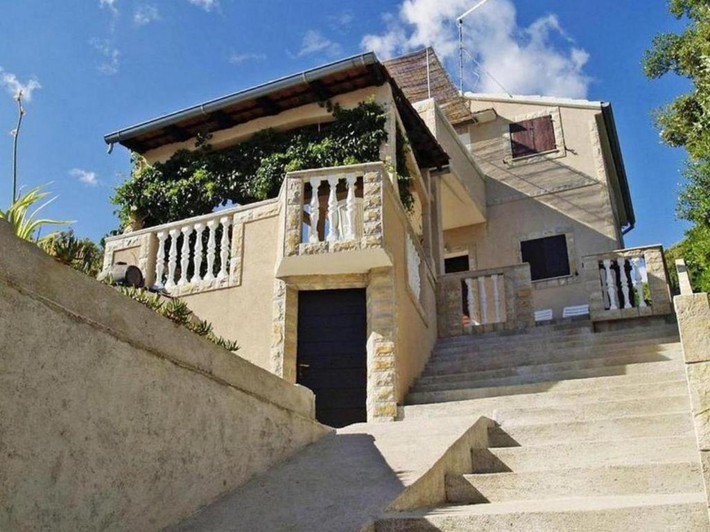 Seaside family friendly house with a swimming pool Cove Ladjin - Landjin — photo 1