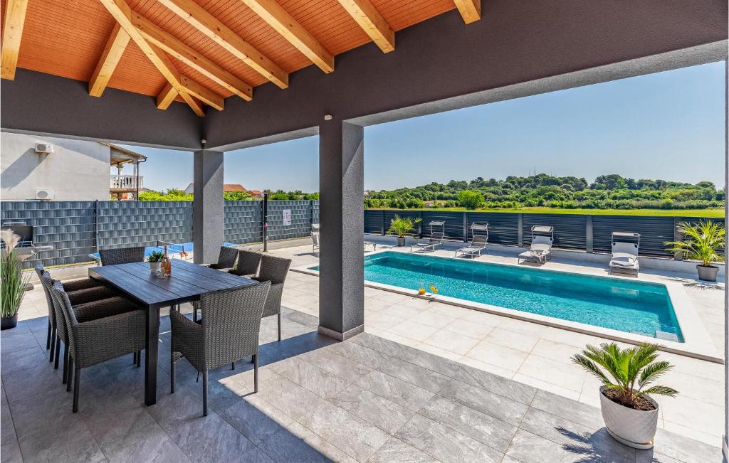 3 Bedroom Amazing Home In Stinjan photo 2