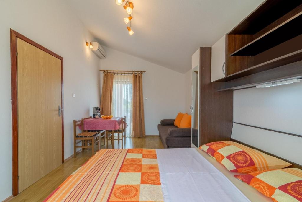 Studio Vir 16768a photo 2