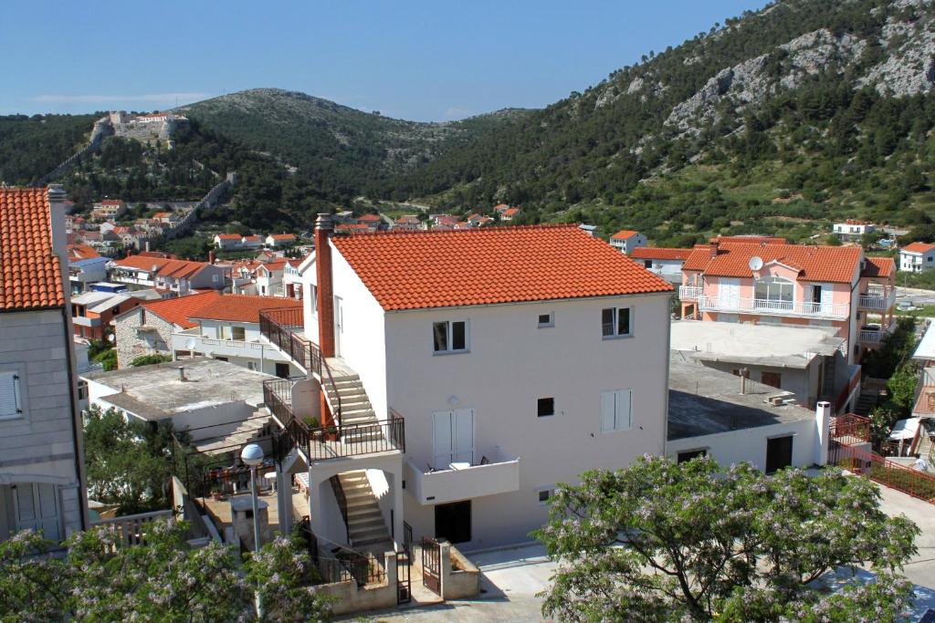 Apartments and rooms with parking space Hvar - 8717 — photo 1