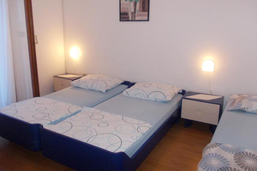 Apartments and rooms with parking space Hvar - 8717 photo 2