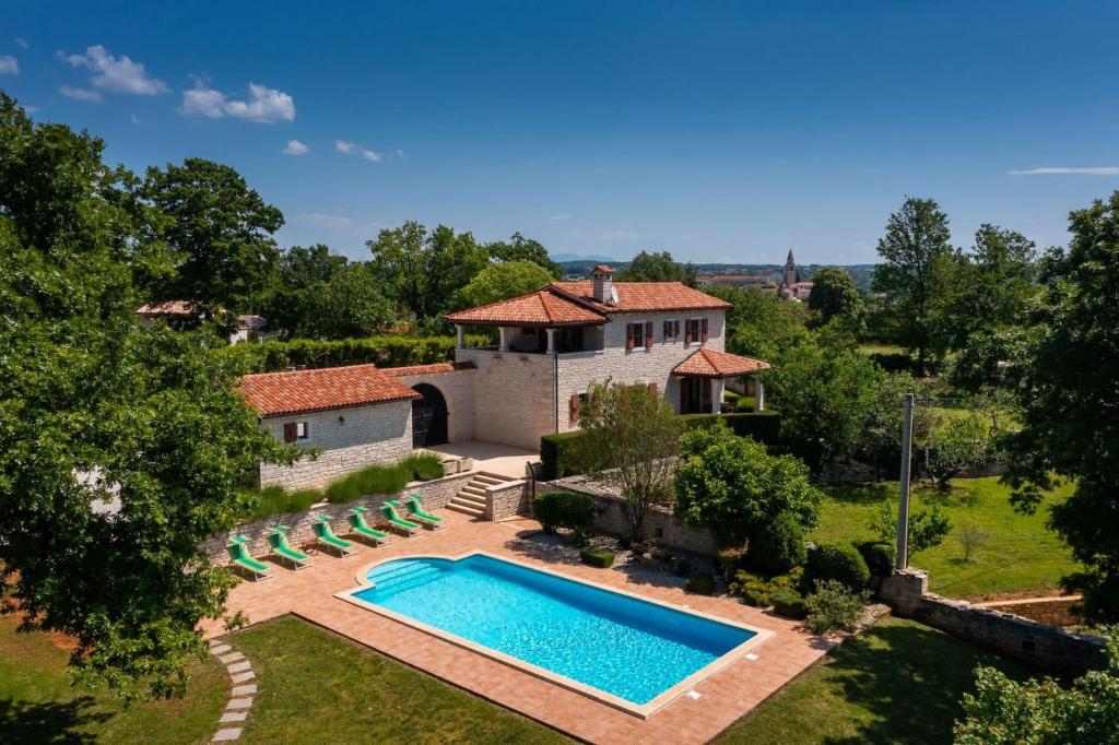 Rustic villa Catarina with pool in Tinjan — photo 1