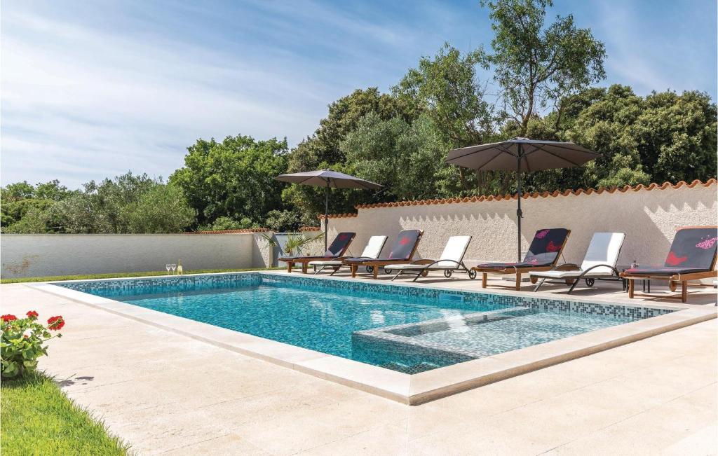 4 Bedroom Lovely Apartment In Stinjan photo 2