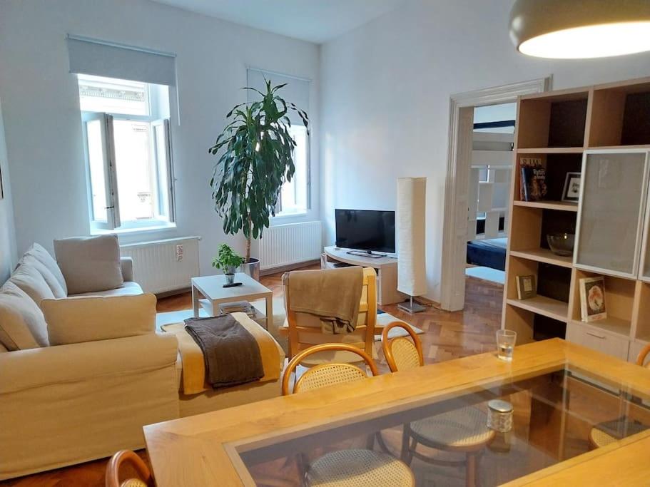 Zagreb Central 2BR + Parking — photo 1