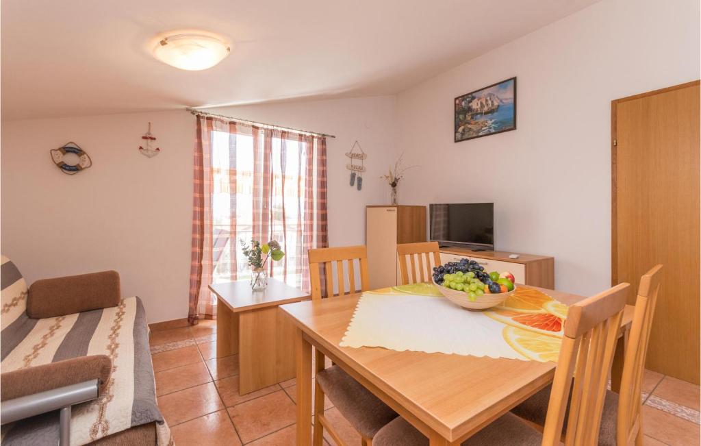 Cozy Apartment In Sveti Filip I Jakov — photo 1