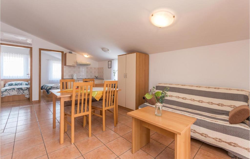 Cozy Apartment In Sveti Filip I Jakov photo 2