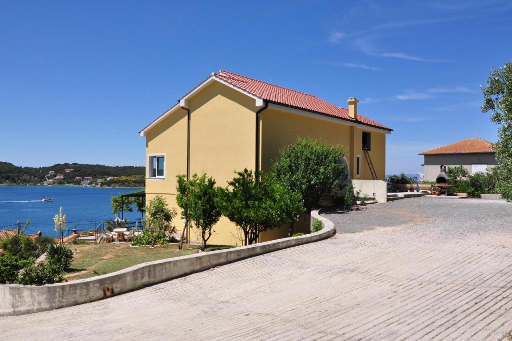 Apartments by the sea Supetarska Draga - Gornja — photo 1