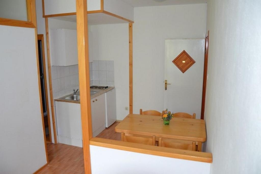 Apartments with a parking space Drvenik Donja vala photo 3