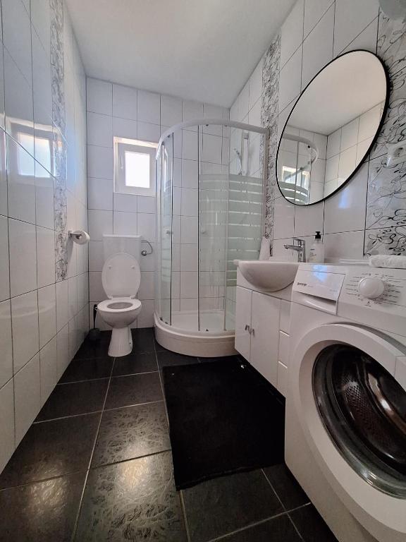 LUCY Apartments with heated saltwater pool and free private parking photo 3