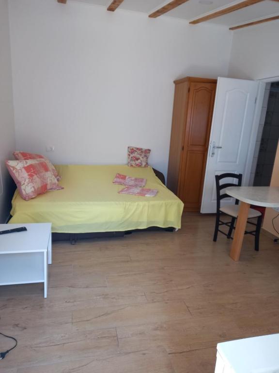 Studio apartment in Ika with balcony photo 2