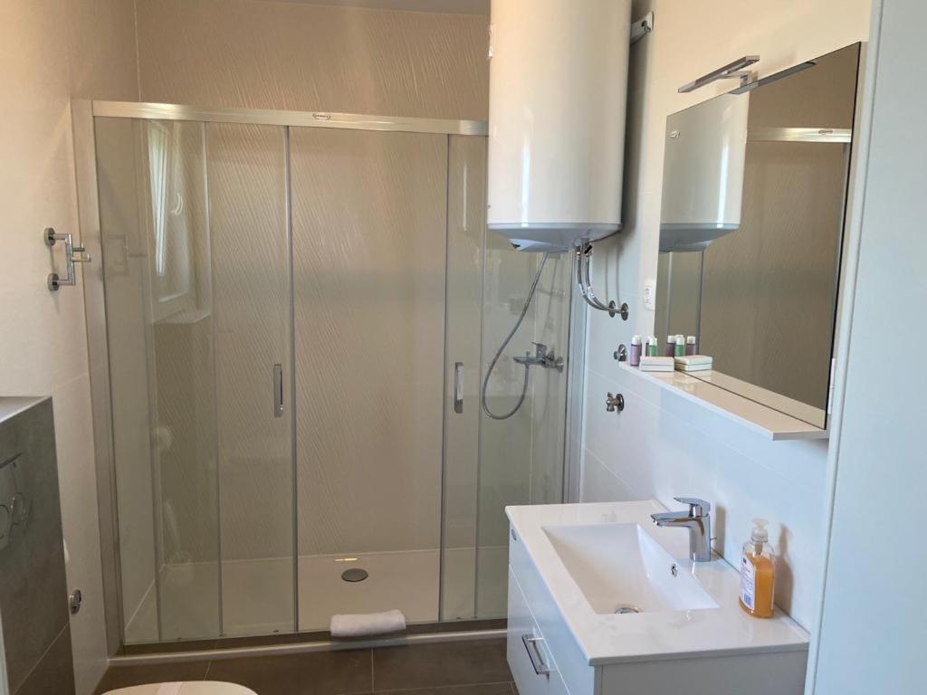 Sunset Apartments photo 3